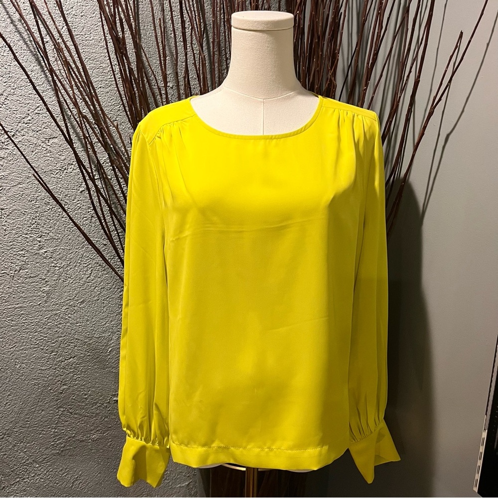 🌼NWT MARLED BRIGHT YELLOW BLOUSE SIZE LARGE 🌼